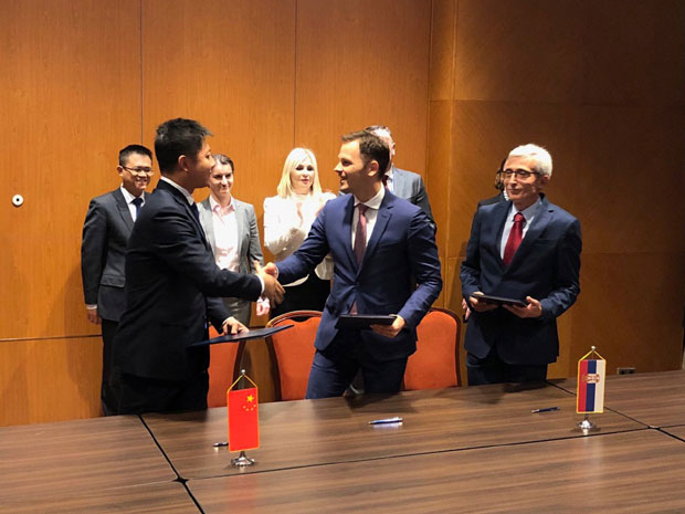 Кинези граде фабрику воде